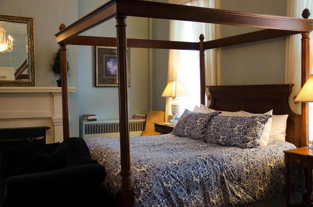 Bourbon Manor Bed & Breakfast Inn Bardstown Habitación foto